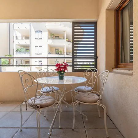 Des Cedres Apartment Uzes